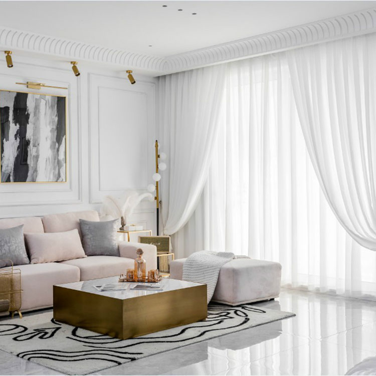 In che modo le tende velate semplici possono trasformare l'atmosfera e la funzionalità della tua casa?